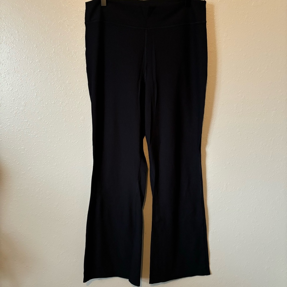 Ribbed Flare Leggings